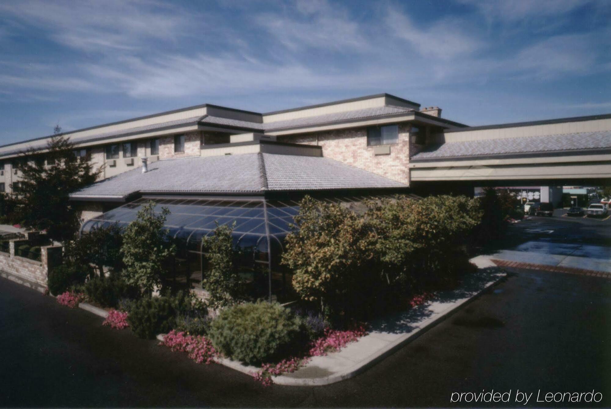 クオリティ イン オークウッド Fairwood エクステリア 写真